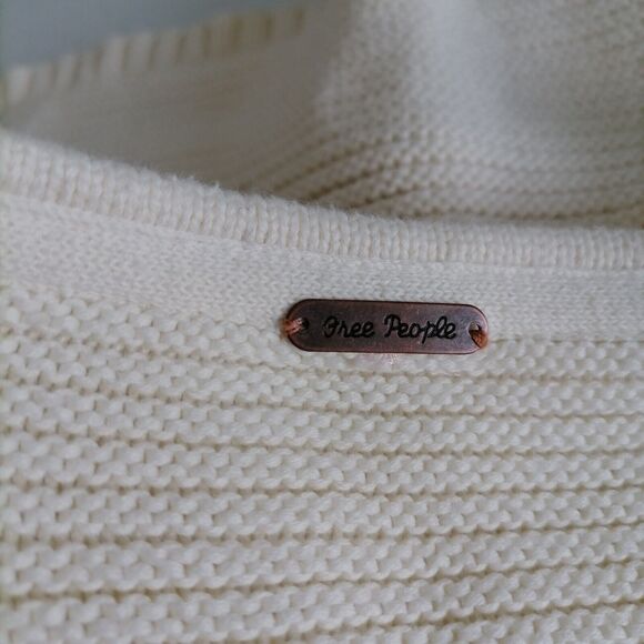 Free People Women's Cream Drop Shoulder V Neck Classic Chic Sweater Size Large - Picture 5 of 7